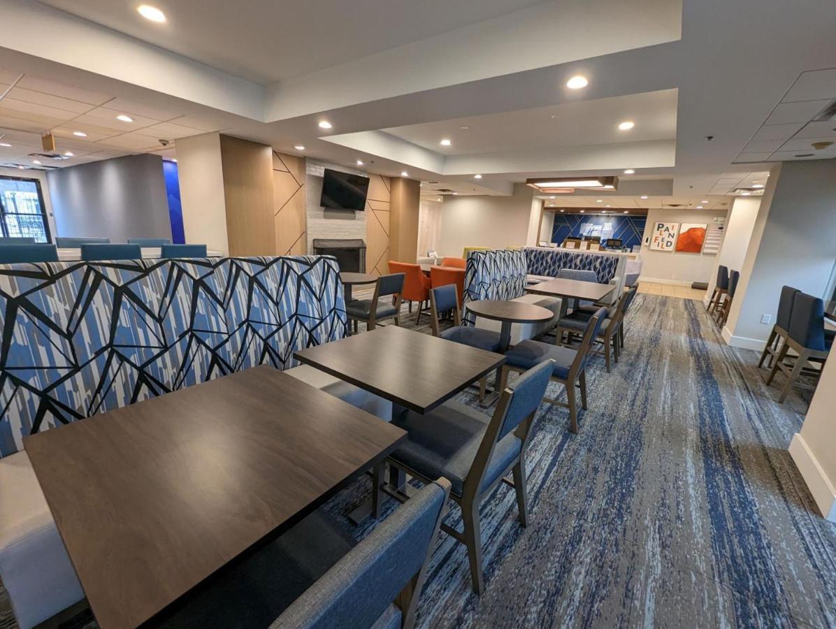 Holiday Inn Express Indianapolis Airport By Ihg Plainfield Eksteriør bilde
