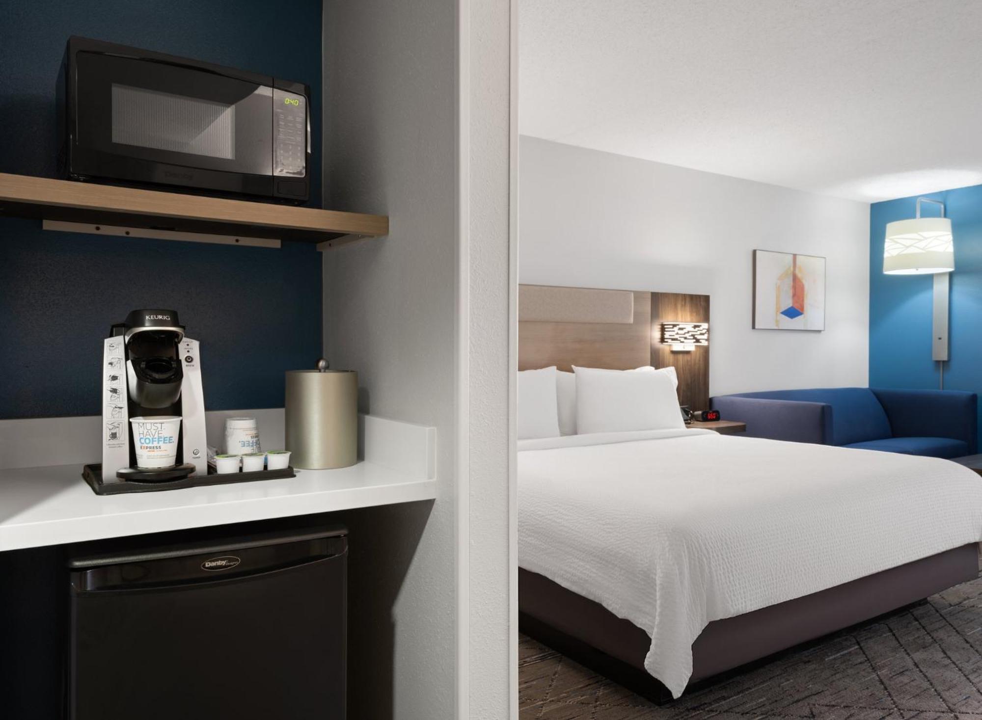 Holiday Inn Express Indianapolis Airport By Ihg Plainfield Eksteriør bilde